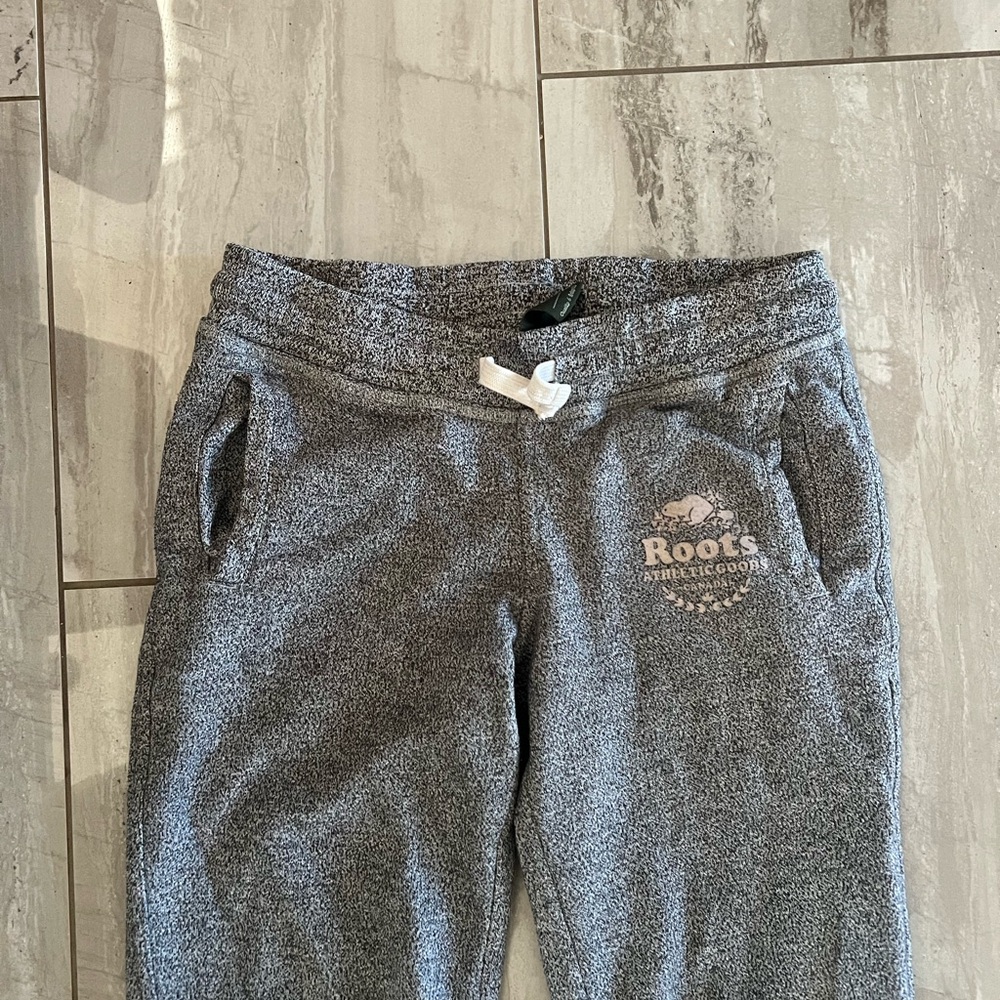 Roots women’s charcoal sweatpants